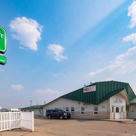 Weyburn Perfect Inns & Suites מראה חיצוני תמונה