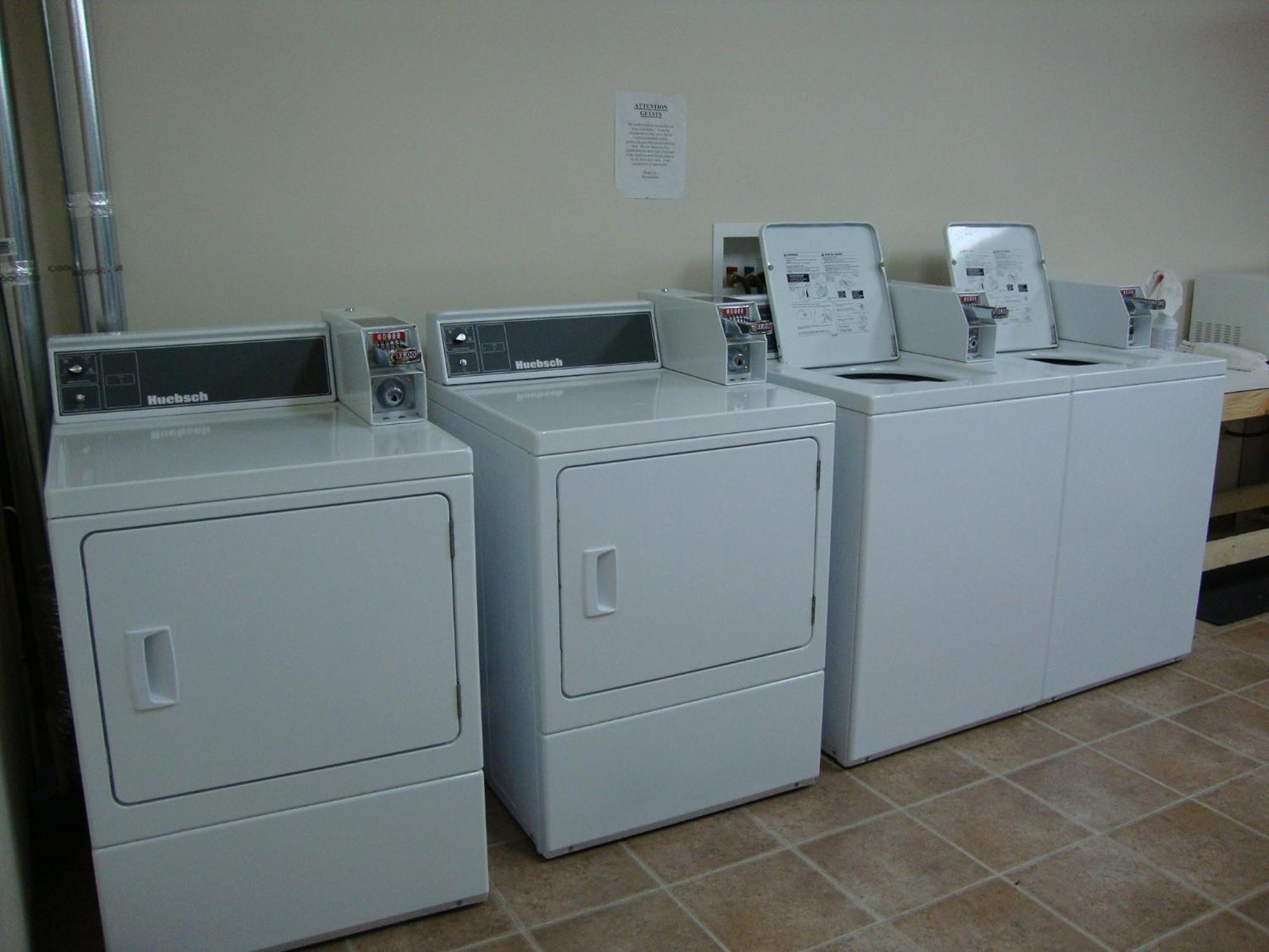 Weyburn Perfect Inns & Suites מראה חיצוני תמונה