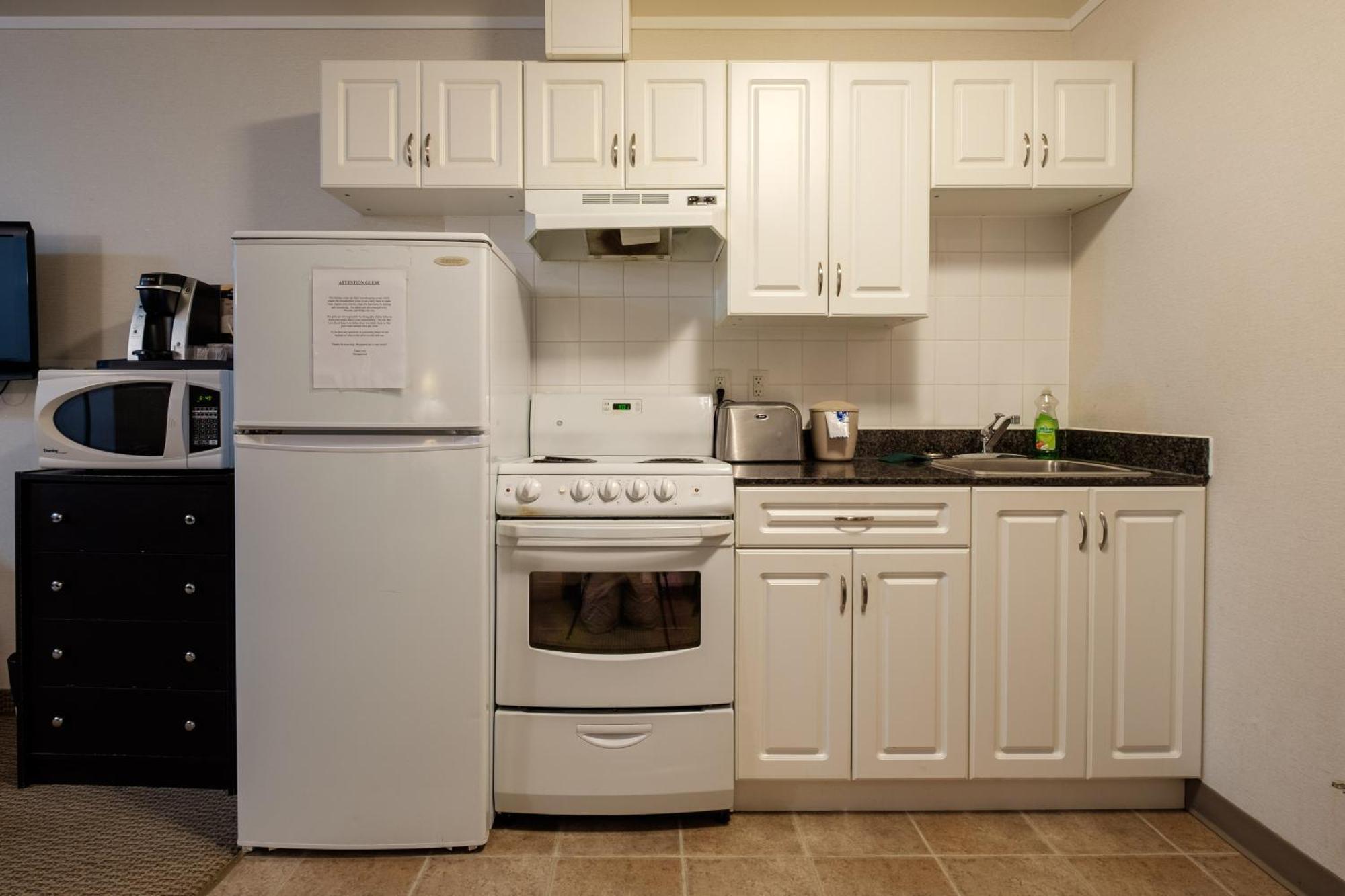 Weyburn Perfect Inns & Suites מראה חיצוני תמונה