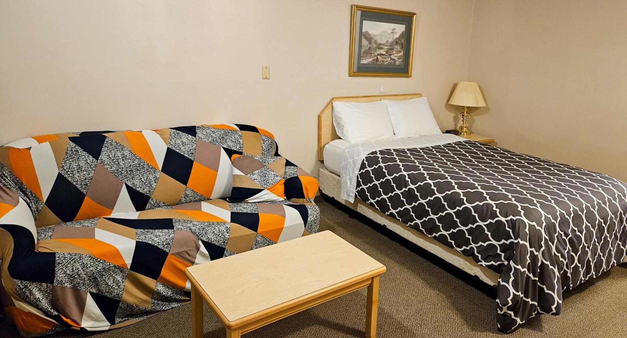 Weyburn Perfect Inns & Suites חדר תמונה