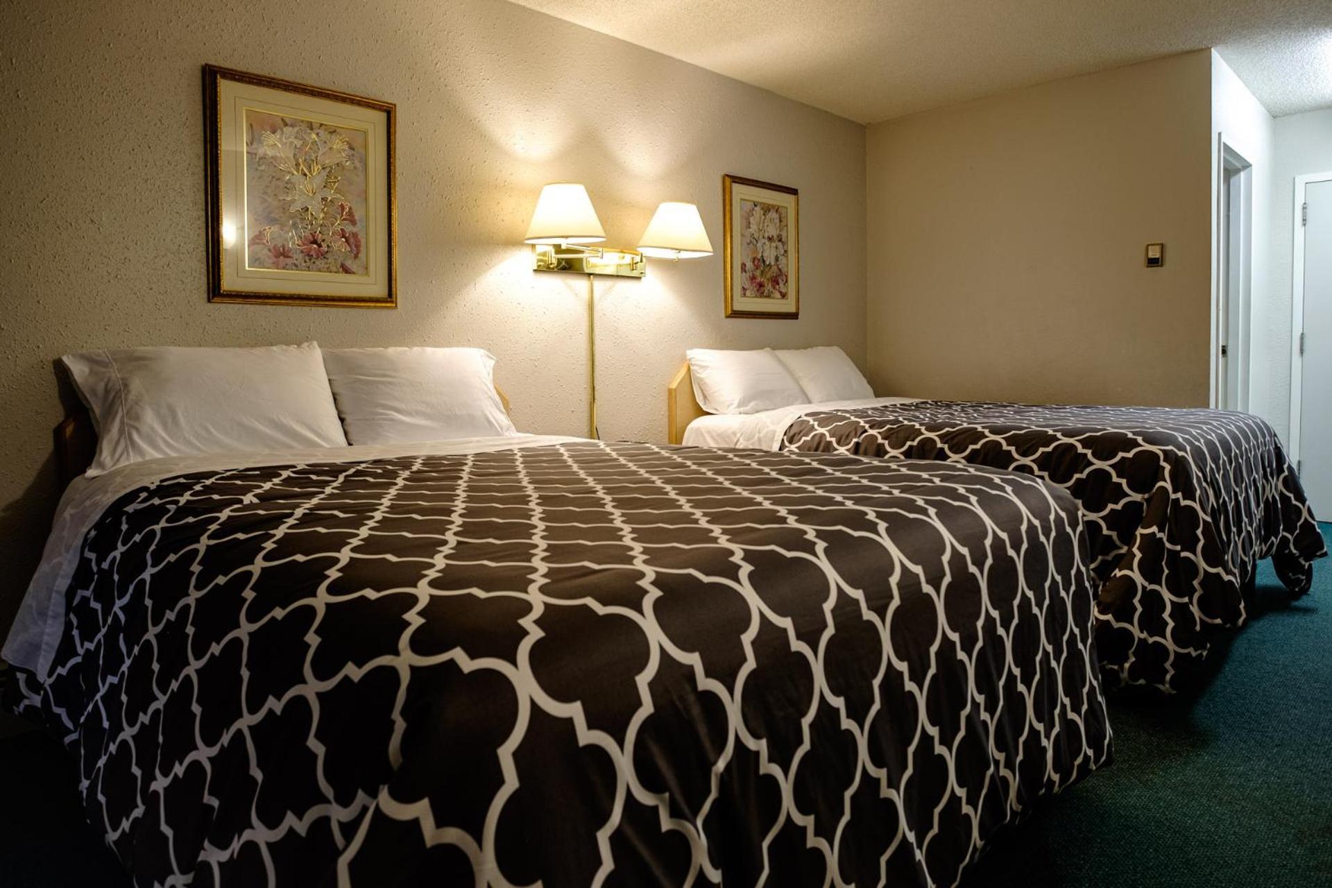 Weyburn Perfect Inns & Suites מראה חיצוני תמונה