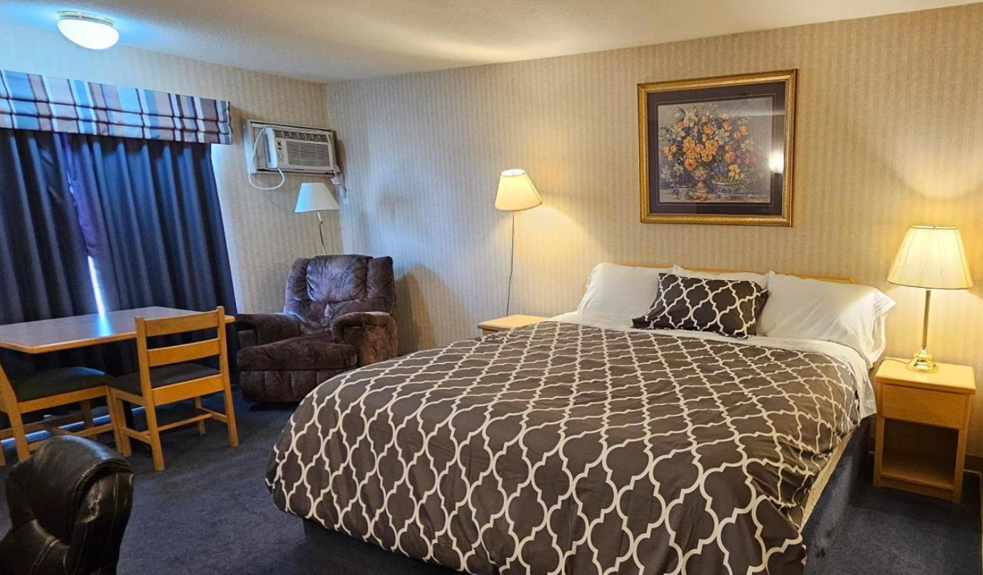 Weyburn Perfect Inns & Suites מראה חיצוני תמונה