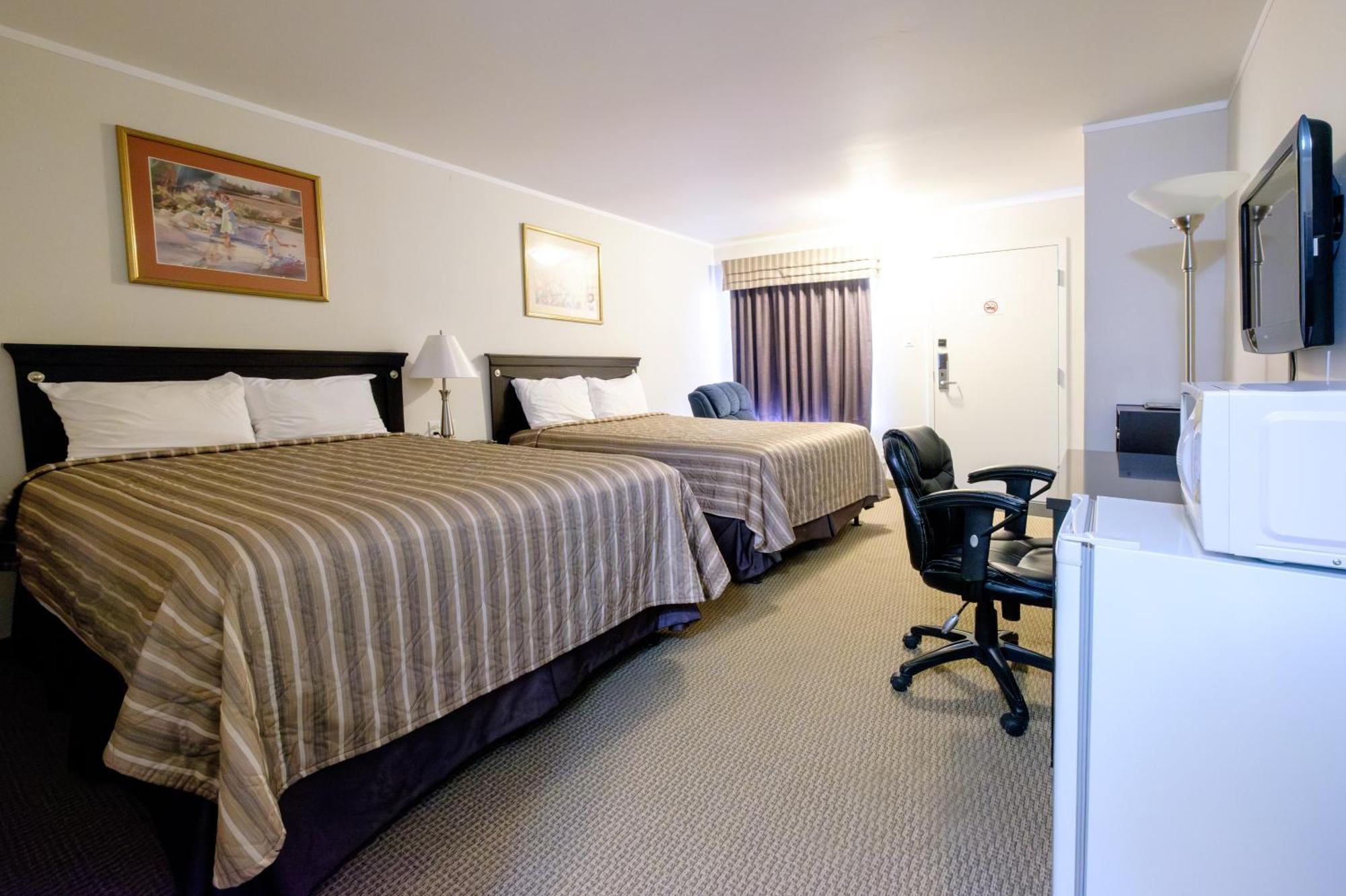 Weyburn Perfect Inns & Suites מראה חיצוני תמונה