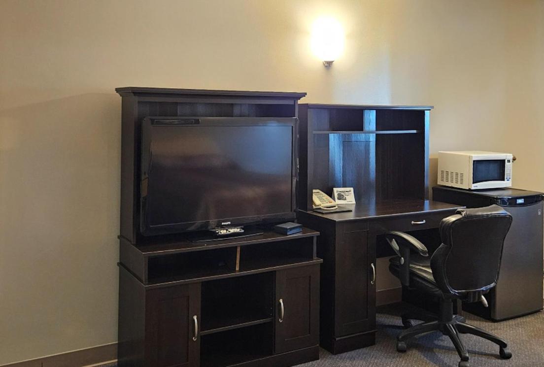 Weyburn Perfect Inns & Suites מראה חיצוני תמונה