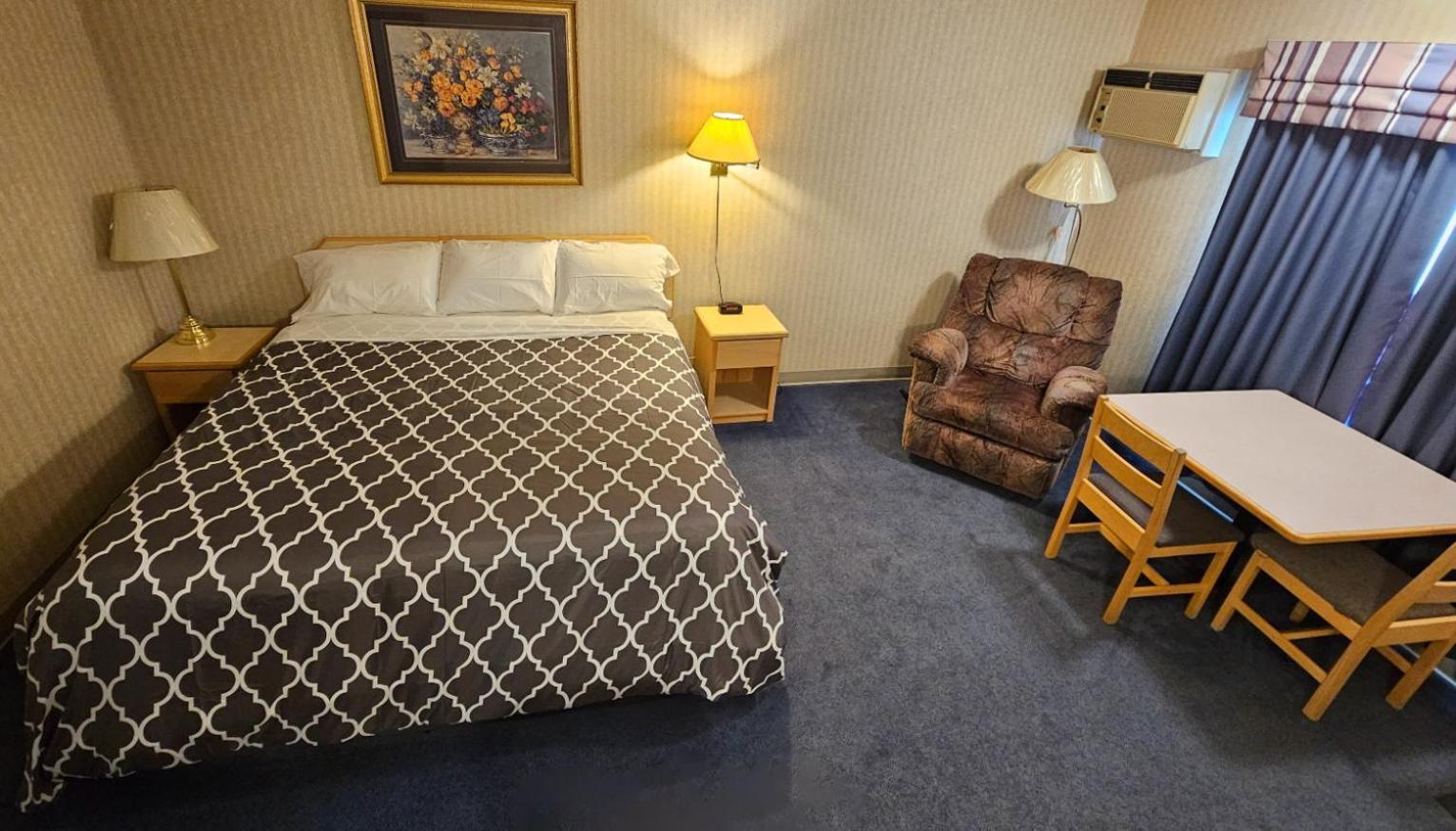 Weyburn Perfect Inns & Suites מראה חיצוני תמונה