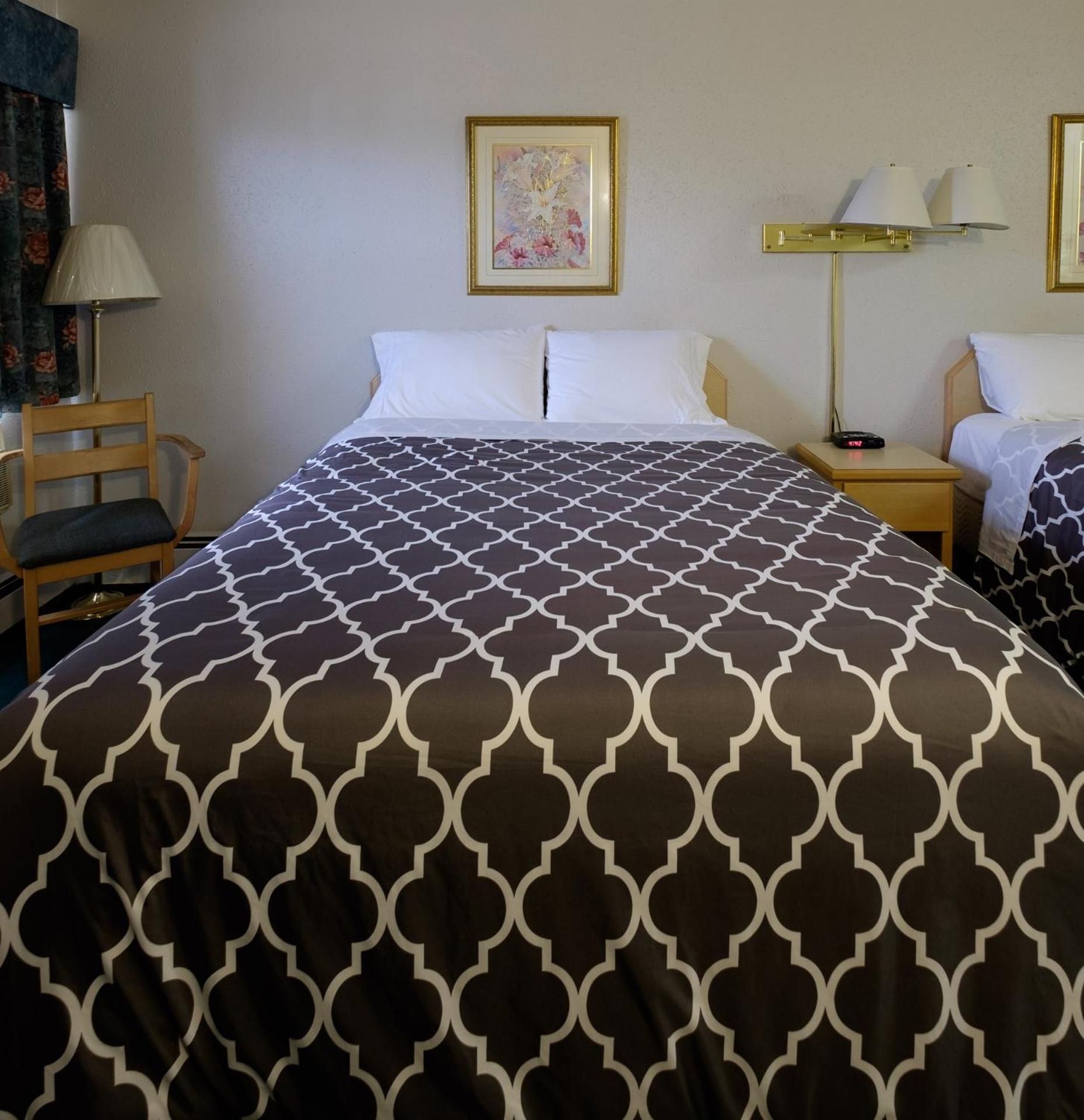 Weyburn Perfect Inns & Suites מראה חיצוני תמונה